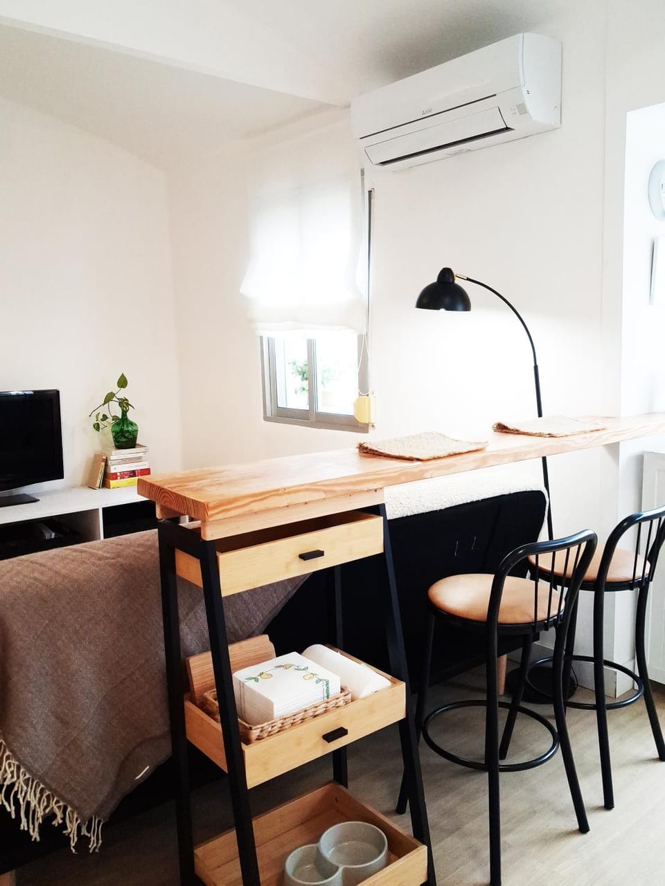 Kitchen or kitchenette, Living room, Lounge or bar