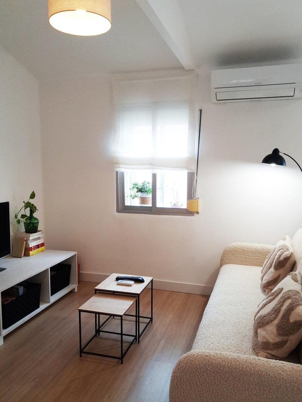 Kitchen or kitchenette, Living room, Lounge or bar