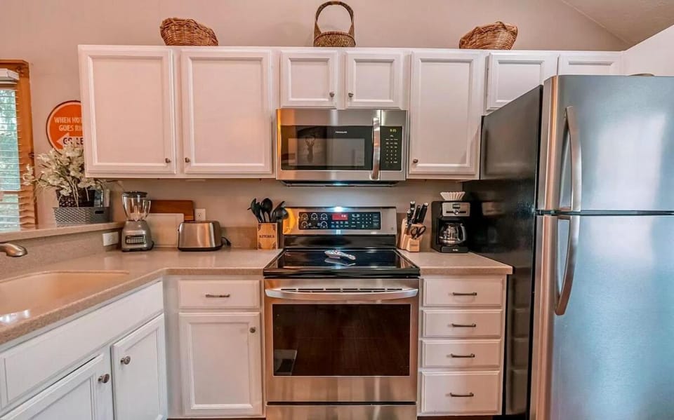 Your Gateway to Pocono! House in Pocono Mountains