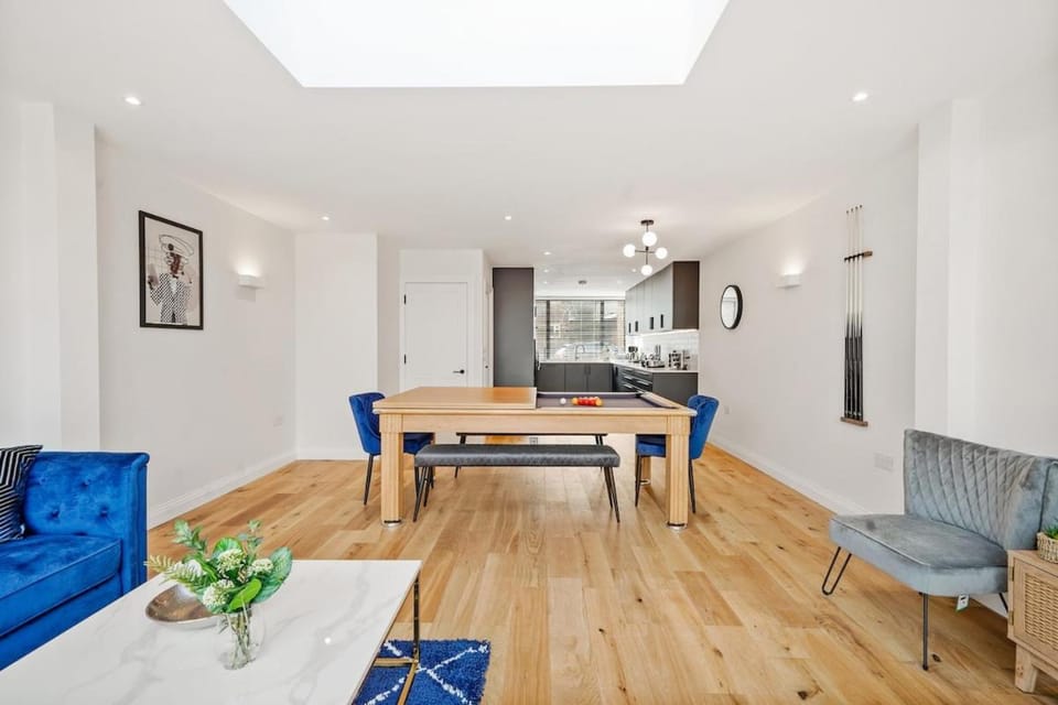 Deluxe 5 Bed House in London - Pool Table House in London Borough of Southwark
