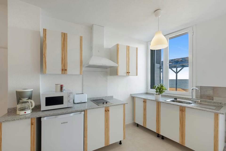 Kitchen or kitchenette, Living room
