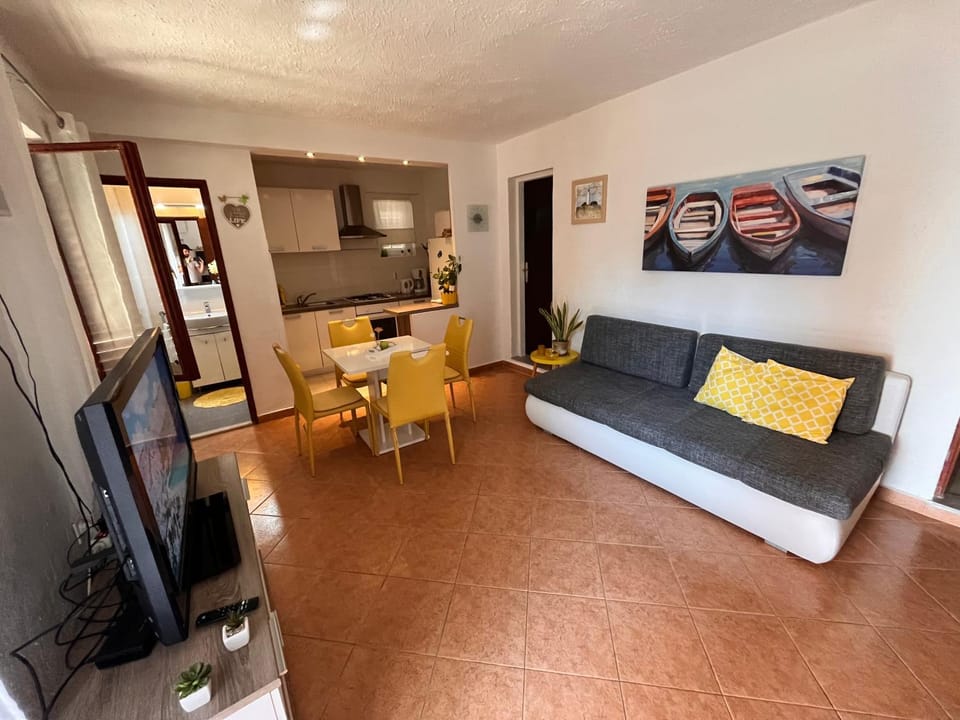 TV and multimedia, Living room, Dining area