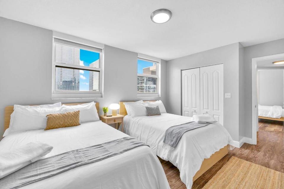 Bed, Bedroom, towels
