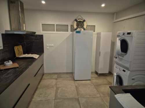 Kitchen or kitchenette, washing machine, dryer