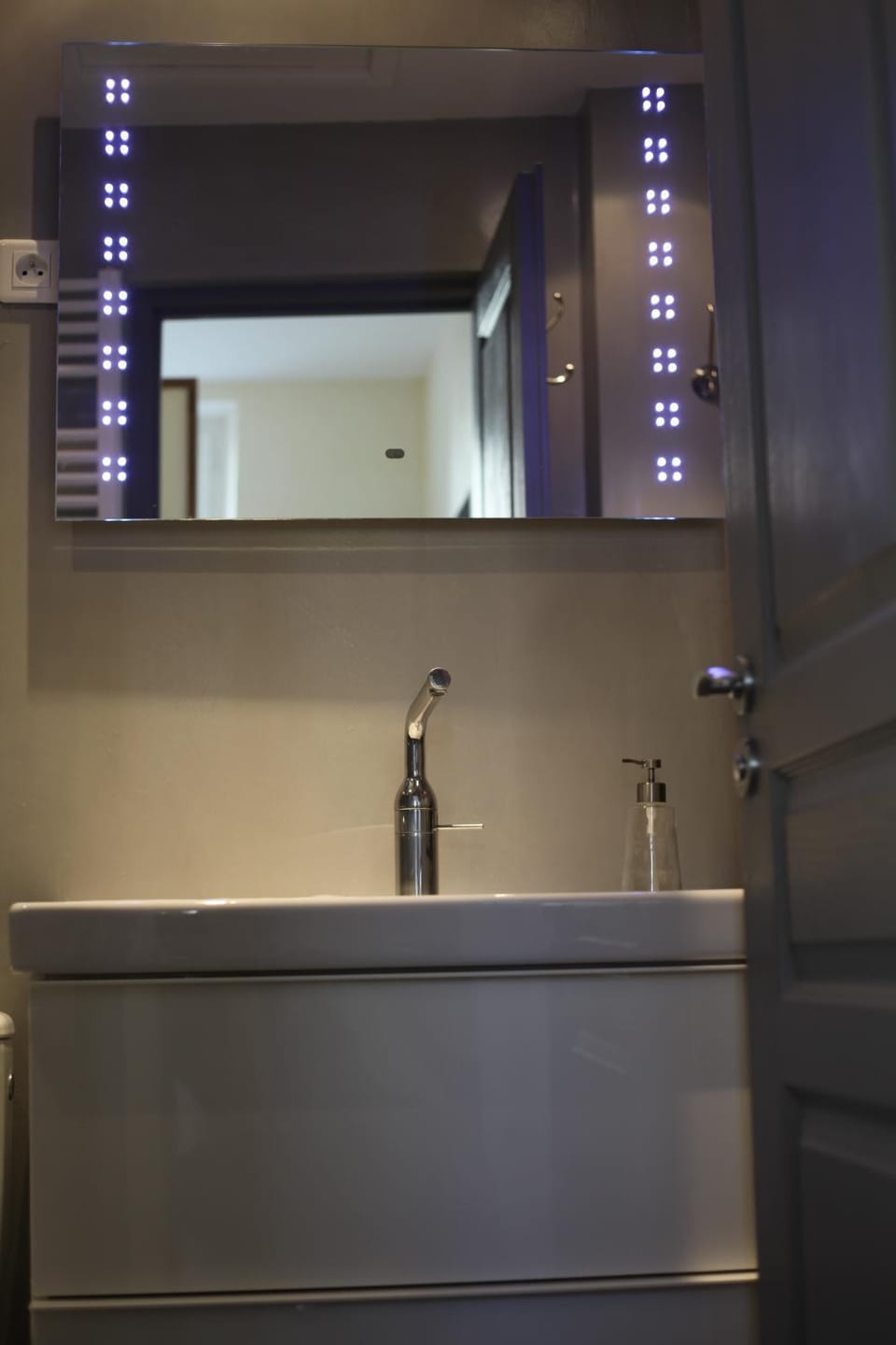 Bathroom, Decorative detail