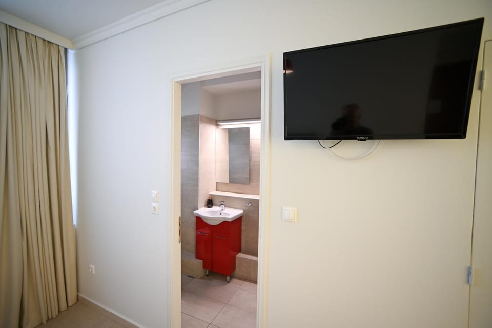 Toilet, TV and multimedia