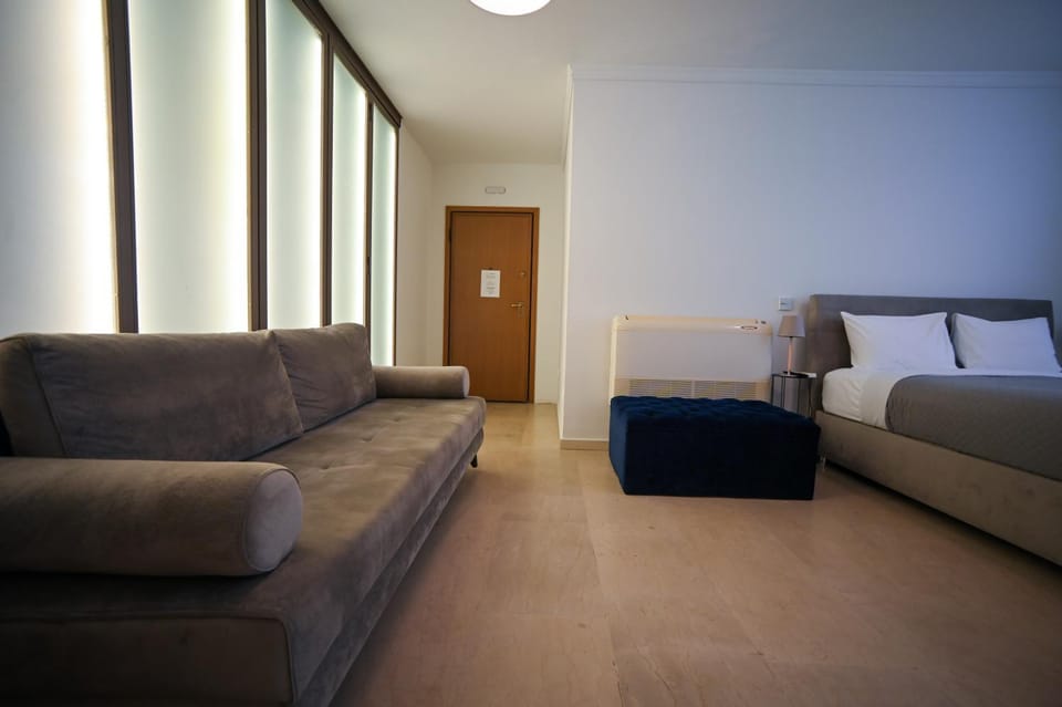 Bed, Living room, Photo of the whole room, Seating area, Bedroom