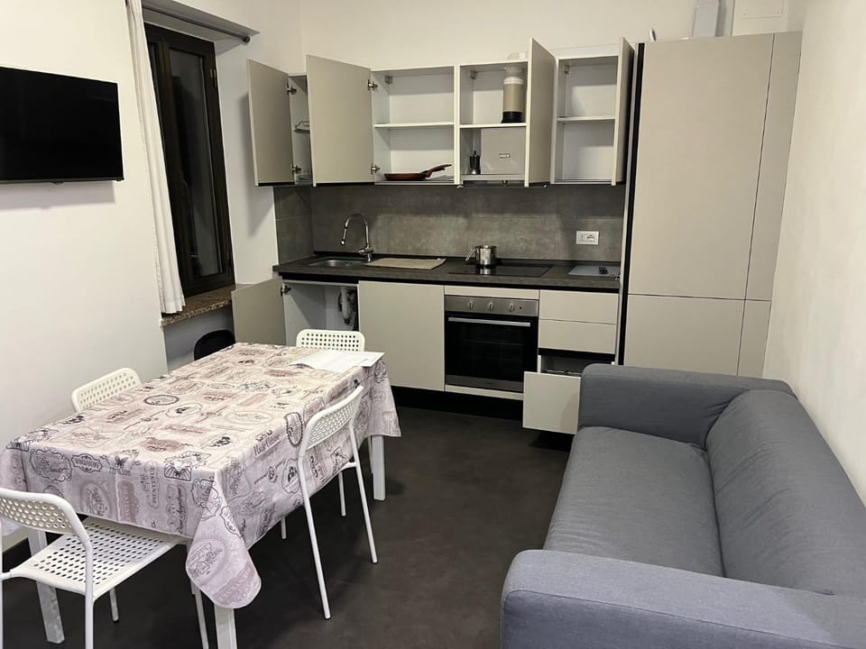 Kitchen or kitchenette, Living room, Dining area, oven, stove