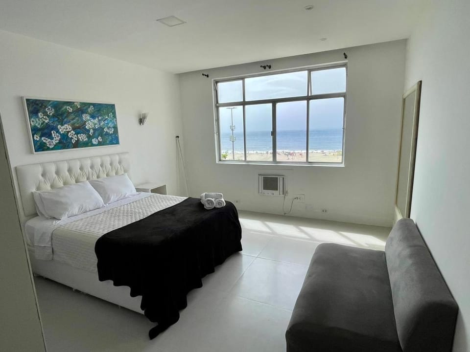 Frontal Mar - Avenida Atlantica - Copacabana Apartment in Rio de Janeiro