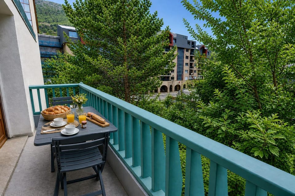 Spacious apartment for 6 people Apartment in Briançon