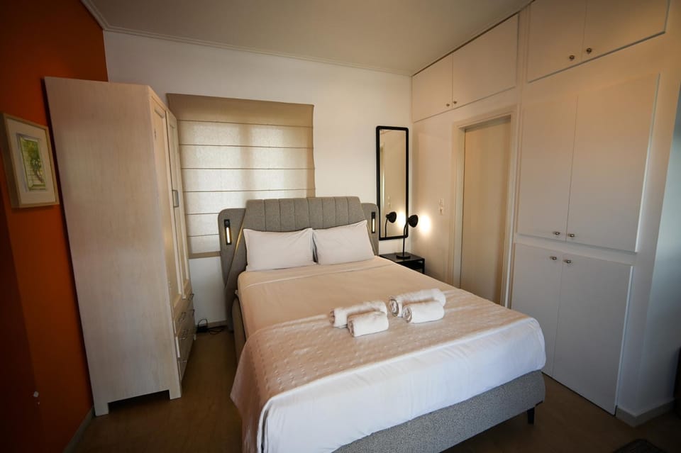 Bed, Bedroom, towels, wardrobe