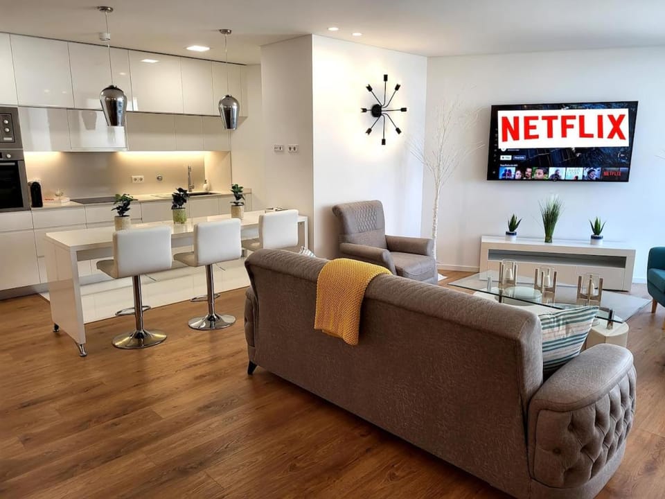 TV and multimedia, Kitchen or kitchenette, Living room, Dining area
