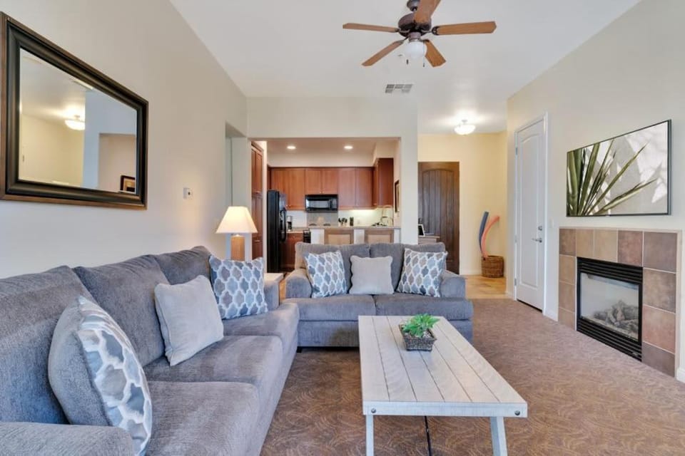 Tranquil Ground Floor Villa in Heart of LQ #A House in Indian Wells