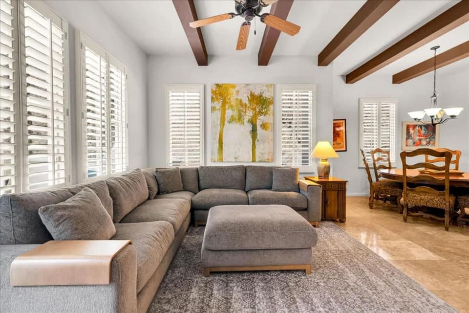Enchanting Townhome Touching Santa Rosa Mountains House in Indian Wells