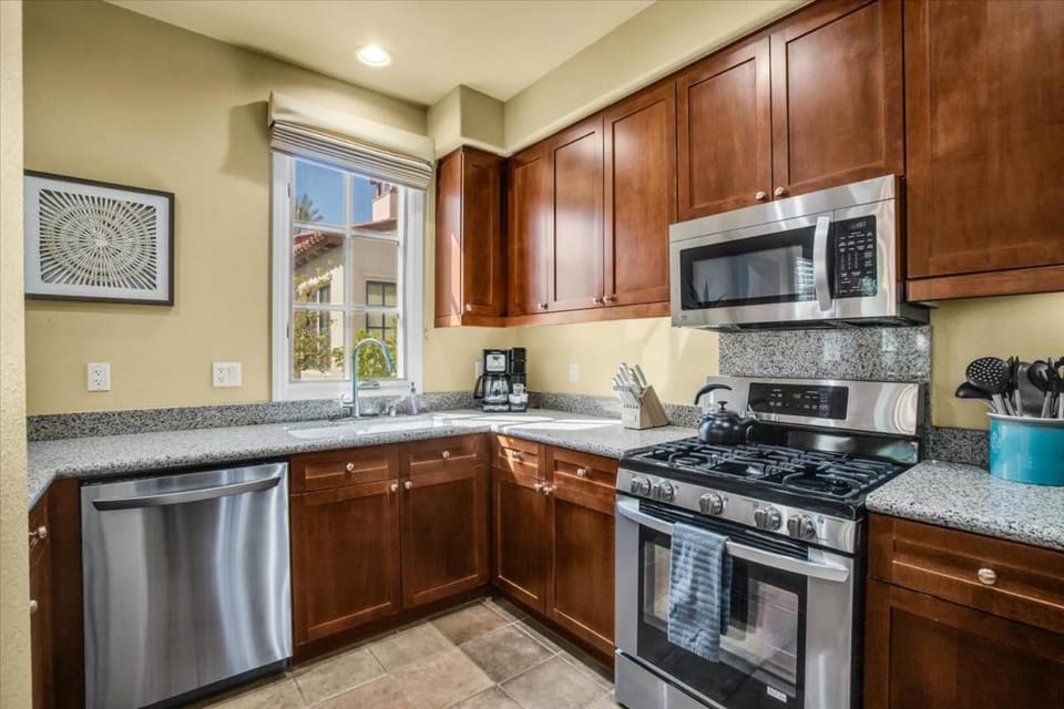 Legacy Villas Hideaway overlooking Main Pool #A Apartment in Indian Wells