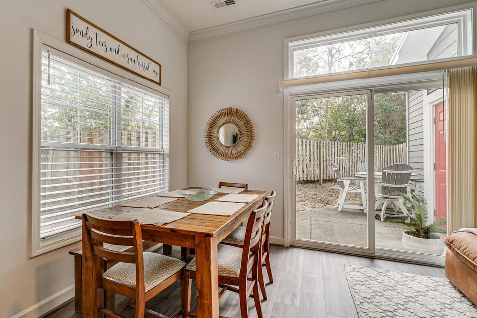 Coastal Gem 3 1/2 Mi from Wrightsville Shoreline House in Wilmington