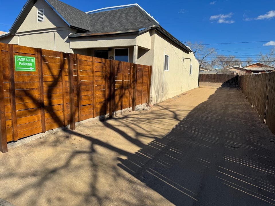 Sage Suite at ArnoTriplex! Private Hot Tub-Close to Downtown-Pet Friendly-No Pet Fee! Apartment in Albuquerque