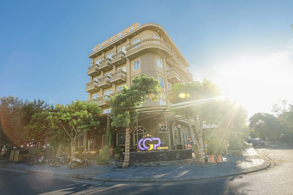 Property building, Day, Neighbourhood, City view, Street view, Location