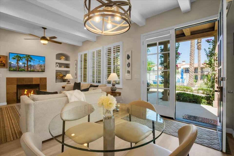 Modern LQ 3BR Getaway Steps to pool & spa House in Indian Wells