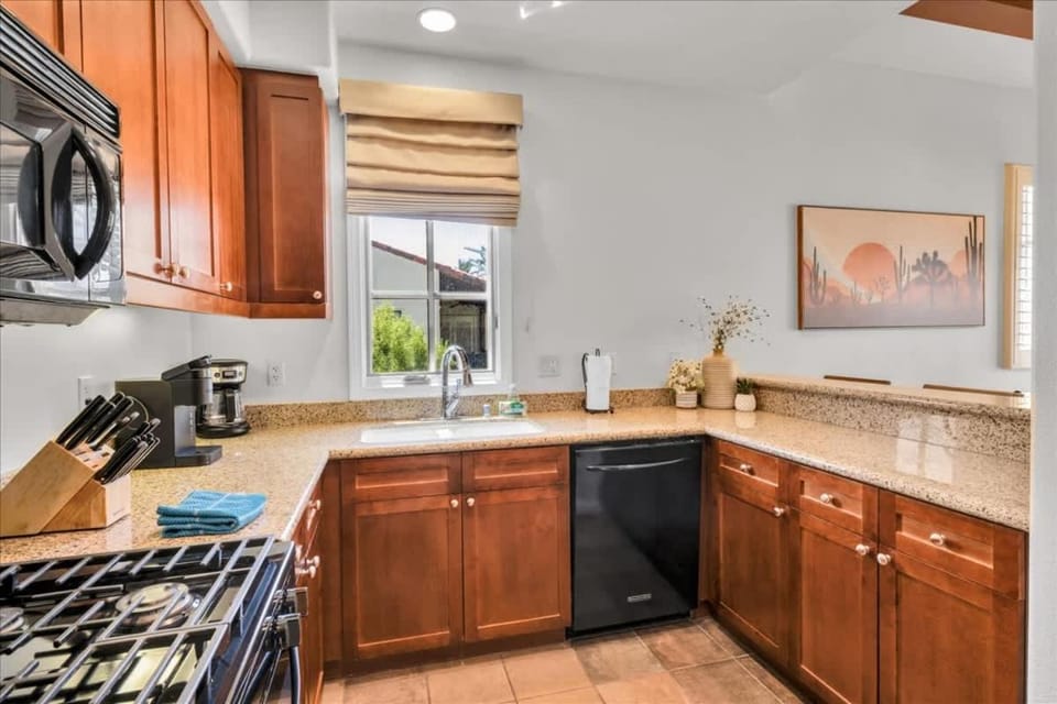 Upstairs 1BR Villa with Impeccable Views #A Apartment in Indian Wells