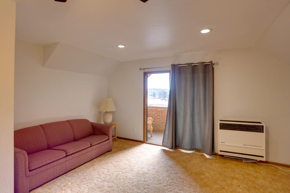 Near Hiking: Mtn-View Getaway in Bayfield! Apartment in La Plata County