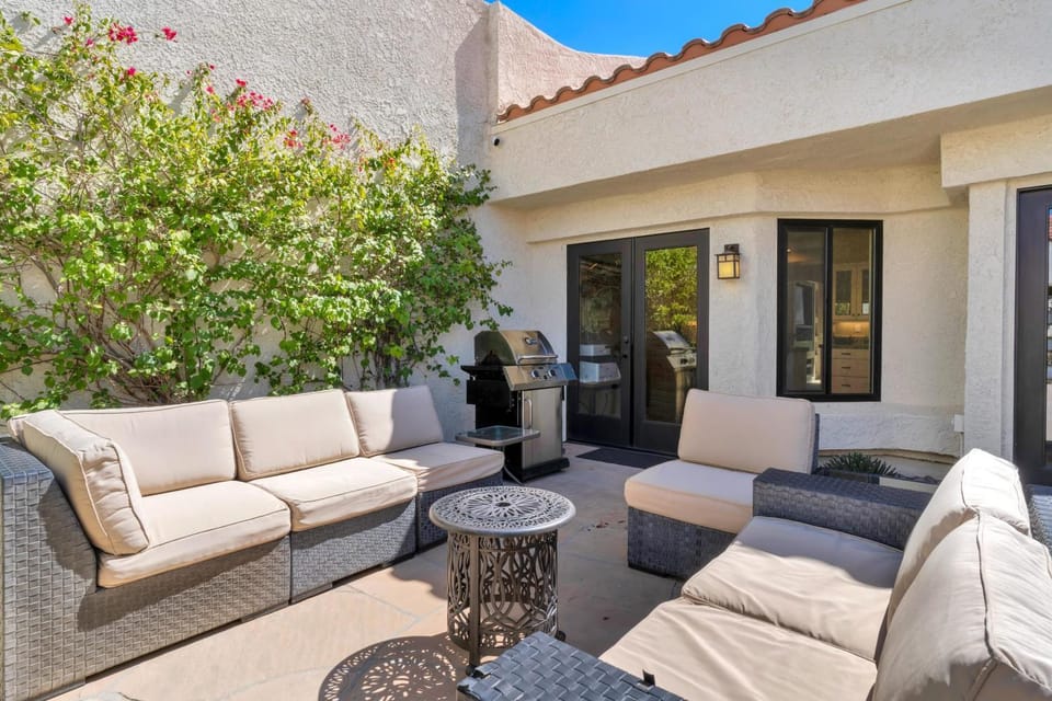 Golf Course Villa with Exceptional Views House in Indian Wells