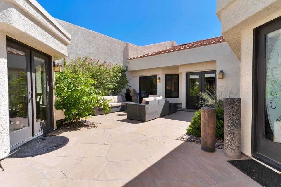 Golf Course Villa with Exceptional Views House in Indian Wells