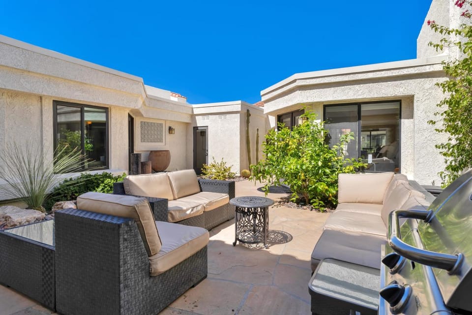 Golf Course Villa with Exceptional Views House in Indian Wells