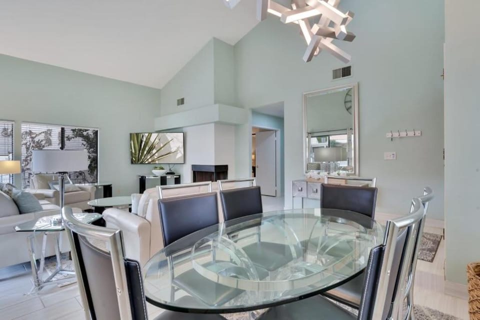Refreshing Desert Escape near LQ Resort House in Indian Wells