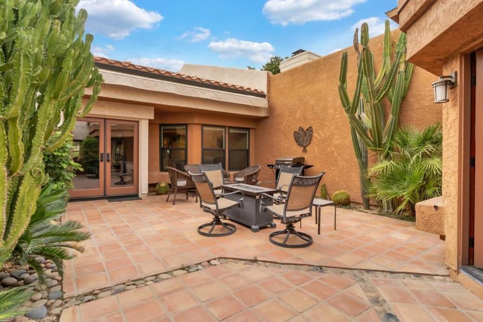 Captivating LQ Villa with Modern Upgrades House in Indian Wells