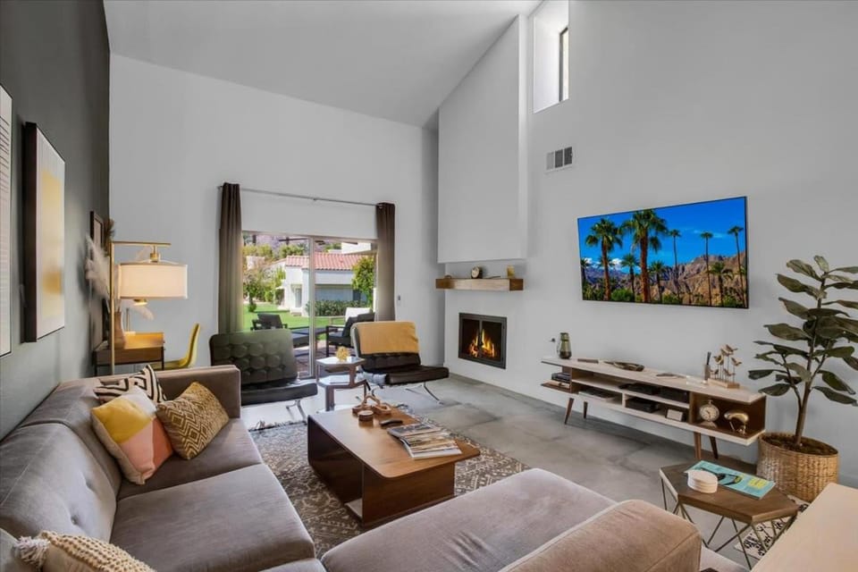 Modern 2BR Hacienda Walk to LQ Resort House in Indian Wells