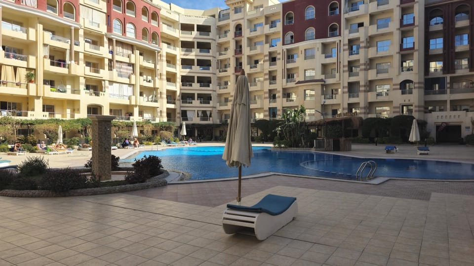 Property building, Patio, Day, Balcony/Terrace, Pool view, Swimming pool, Swimming pool, sunbed