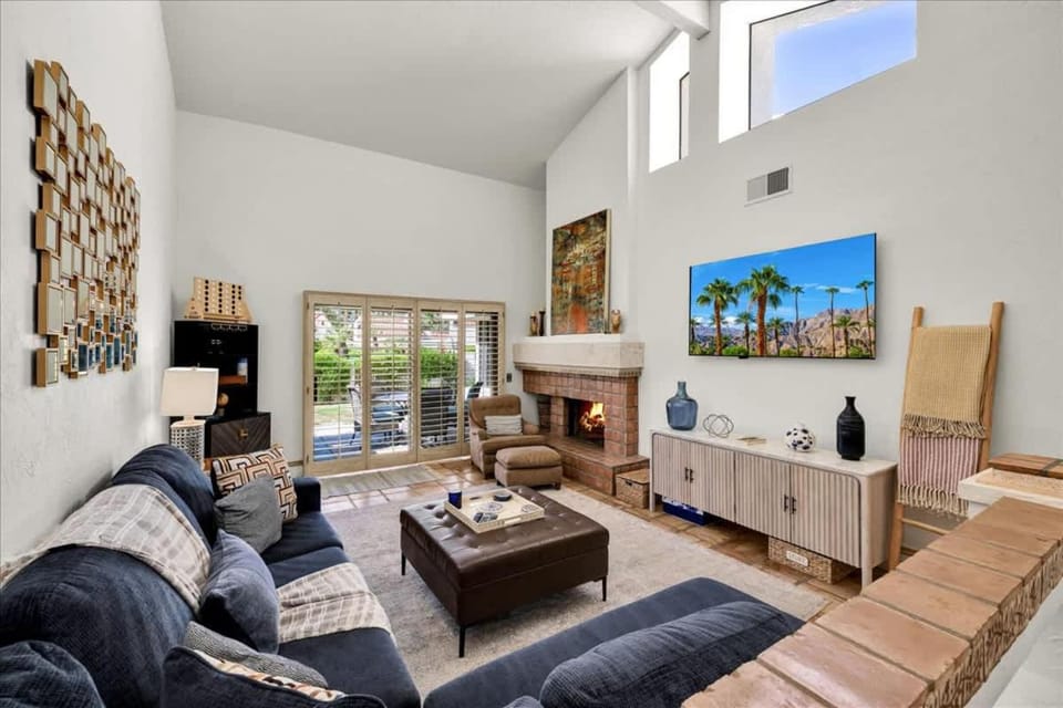 Spanish Bungalow Across from PGA West Clubhouse House in Indian Wells
