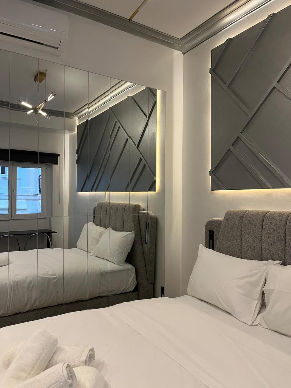 Photo of the whole room, Bedroom