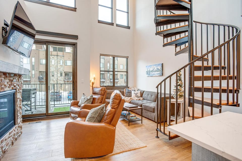 Walk to Cooper Creek Square: Condo w/ Hot Tub! House in Fraser