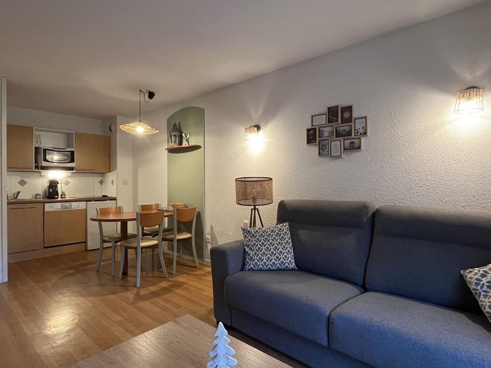 Bed, Living room, kitchen