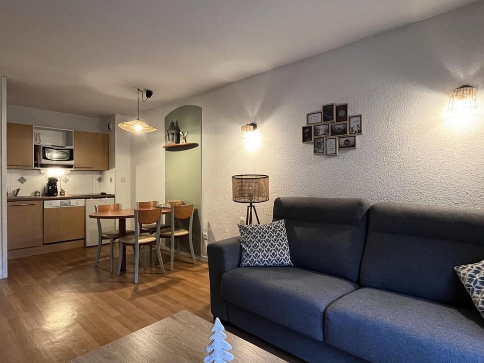Bed, Living room, kitchen