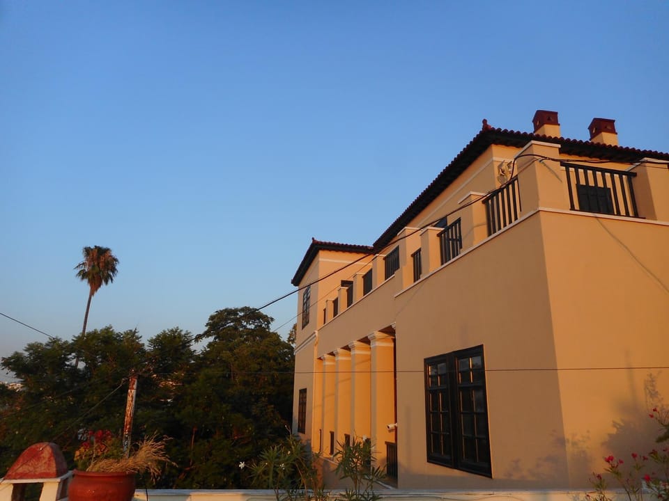 Nanny's Guest House in Plaka Villa in Plaka