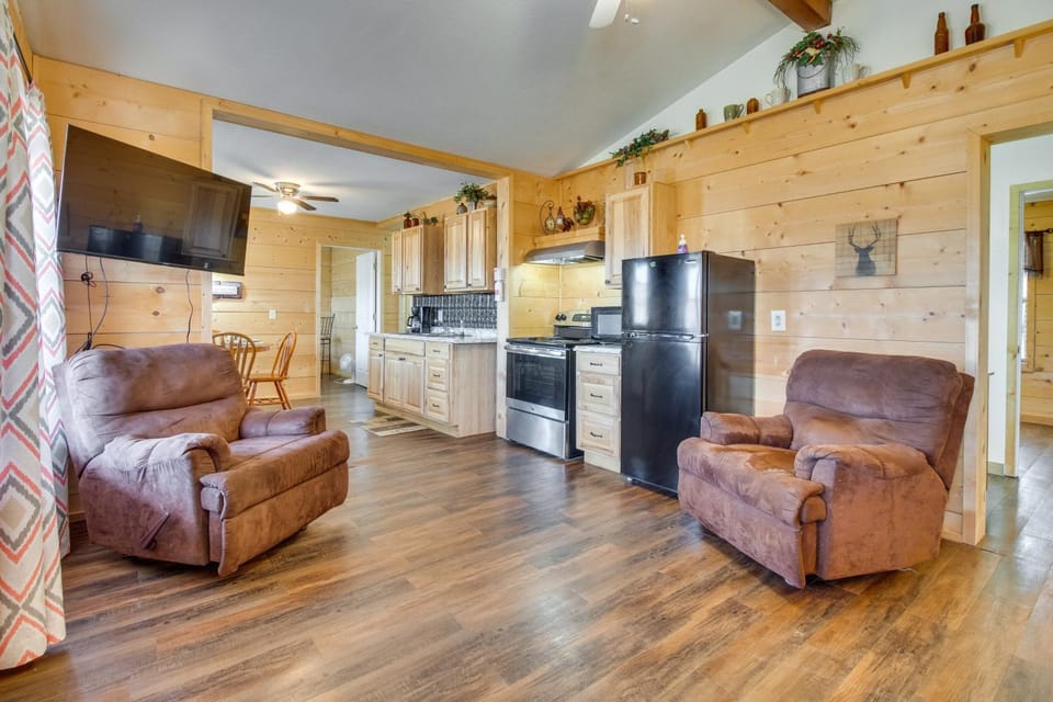 Walk to White River: Mountain View Family Cabin! Cabin in Arkansas