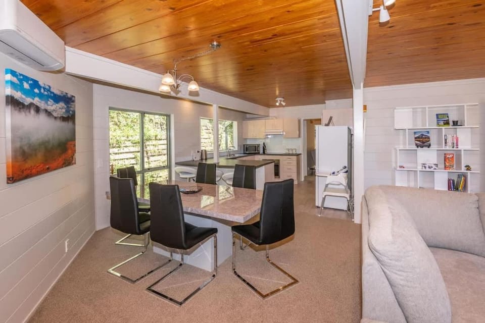 Kawaha Point Gem House in Rotorua