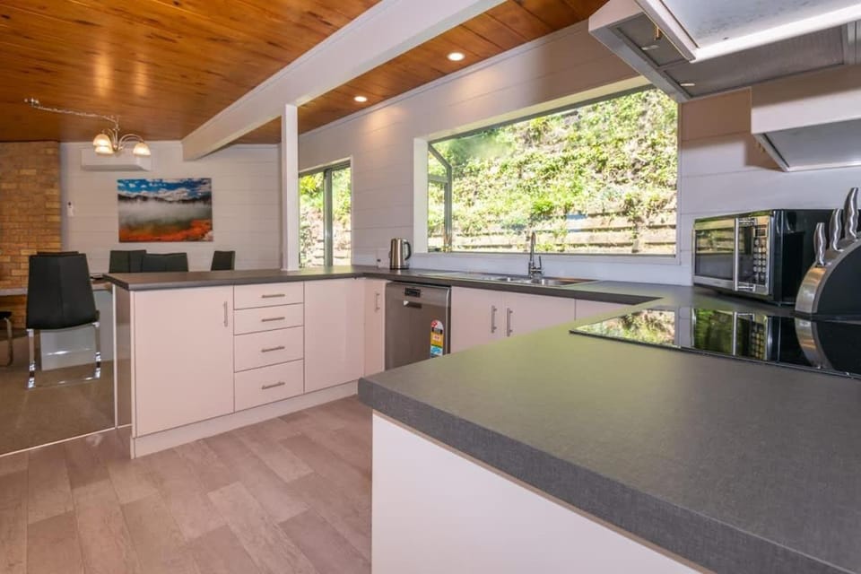 Kawaha Point Gem House in Rotorua