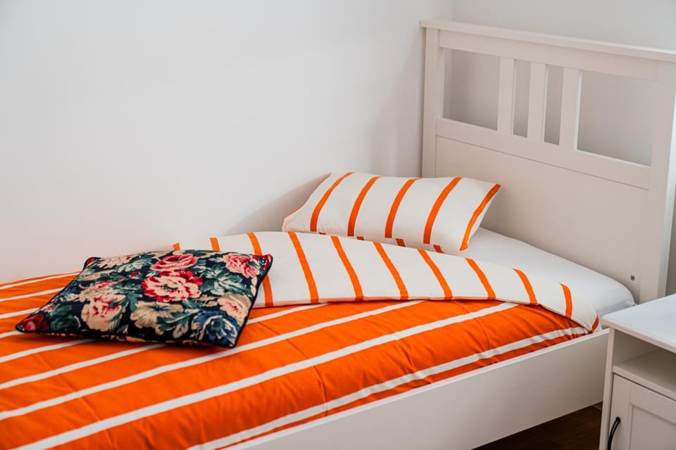 Bed, Photo of the whole room, Bedroom, On site, Location