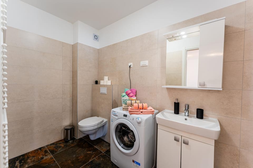 Toilet, Bathroom, towels, washing machine, dryer