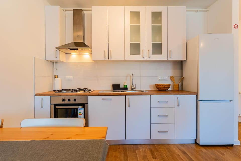 Kitchen or kitchenette, Dining area, dishwasher, oven, stove