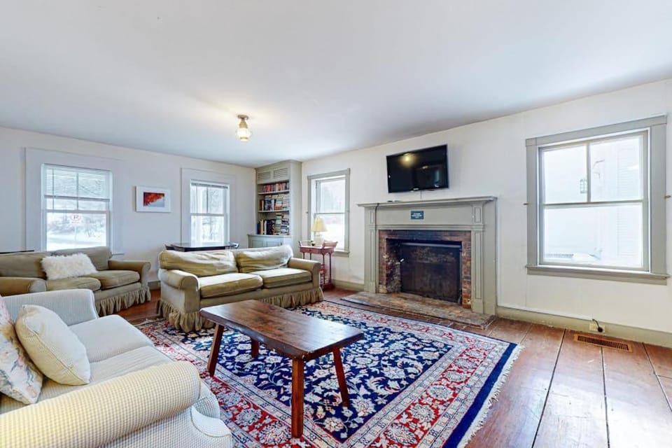 Bayberry Farmhouse House in Weston
