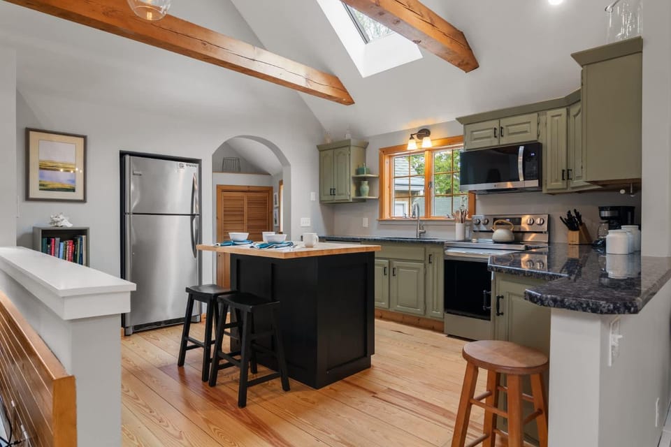 Walk to Beach Spacious Home and Private Backyard House in North Eastham