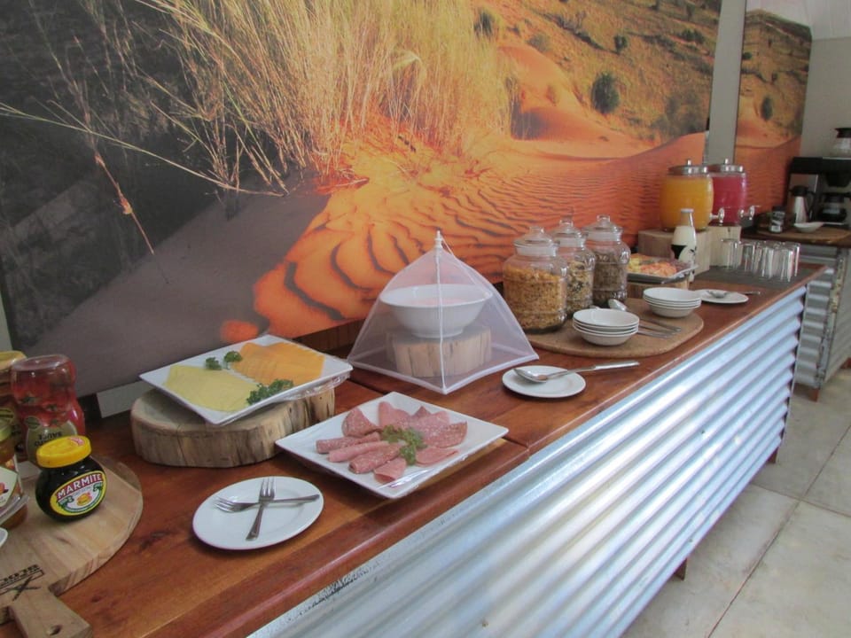 Restaurant/places to eat, Buffet breakfast