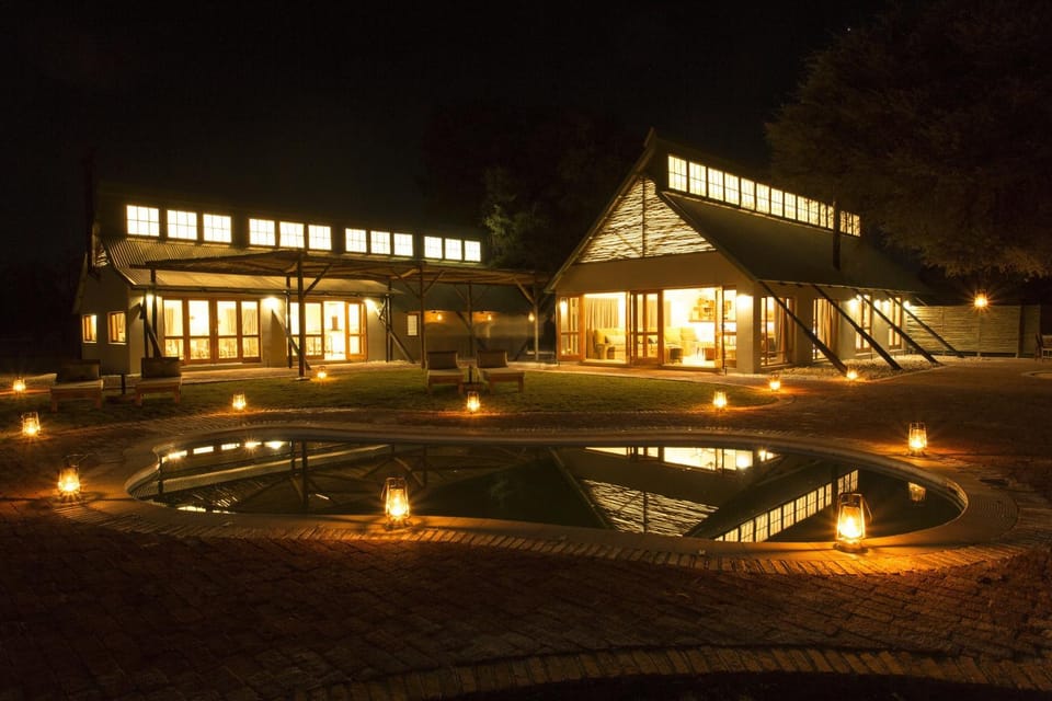 Property building, Restaurant/places to eat, Lounge or bar