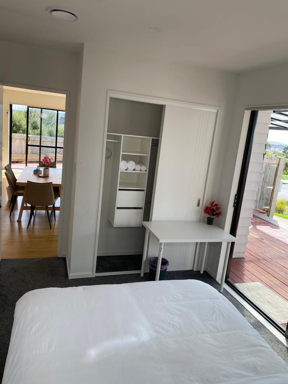 Bed, Photo of the whole room, Dining area, Bedroom