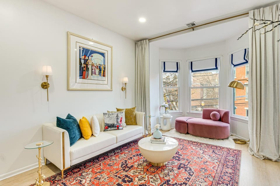 Near Prudential Center, MetLife: Extended-Stay Hub Apartment in Newark